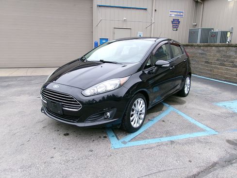 Used 2014 Ford Fiesta SE w/ Equipment Group 201A FWD image 4