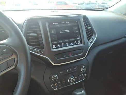 Used 2019 Jeep Cherokee Trailhawk w/ Cold Weather Group AWD/4WD image 13