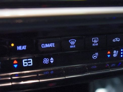 Used 2023 Chevrolet Bolt EUV Premier w/ Sun & Sound Package image 25