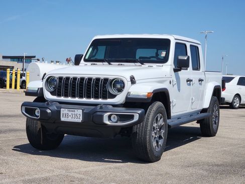 Used 2026 Jeep Gladiator Sport AWD/4WD image 2