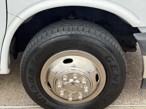 Used 2017 Chevrolet Express 3500 Work Van image 9