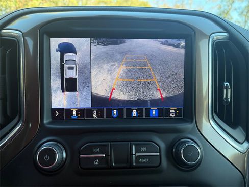 Used 2020 Chevrolet Silverado 1500 High Country w/ Technology Package image 32