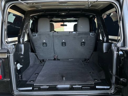 Used 2018 Jeep Wrangler Unlimited Sport S image 24