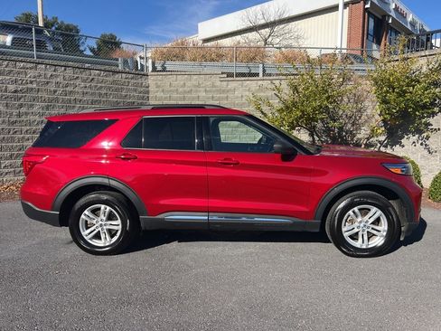 Used 2022 Ford Explorer XLT w/ Equipment Group 202A image 10