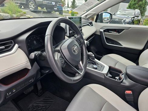 Used 2020 Toyota RAV4 Limited image 24