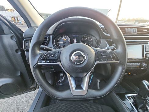 Used 2019 Nissan Rogue Sport S image 11