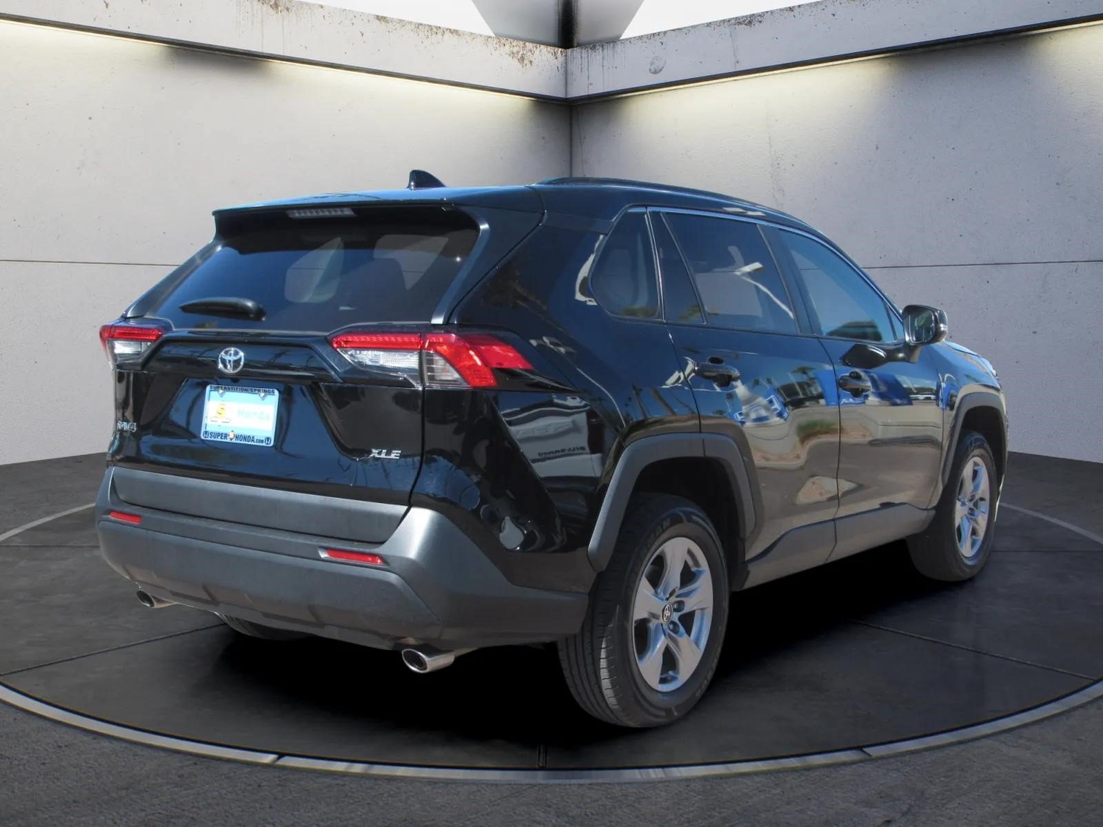 Used 2025 Toyota RAV4 XLE FWD image 5