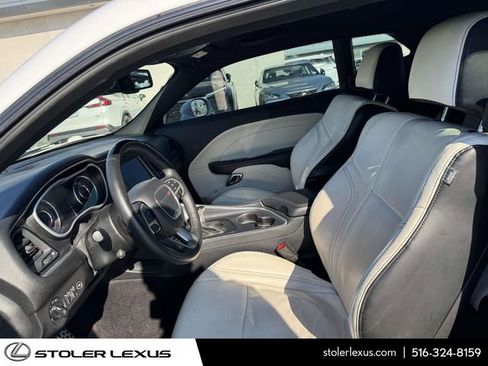 Used 2016 Dodge Challenger R/T Scat Pack w/ Leather Interior Group RWD image 13