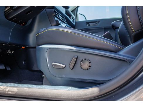 Used 2025 Ford Maverick Lobo AWD/4WD image 16