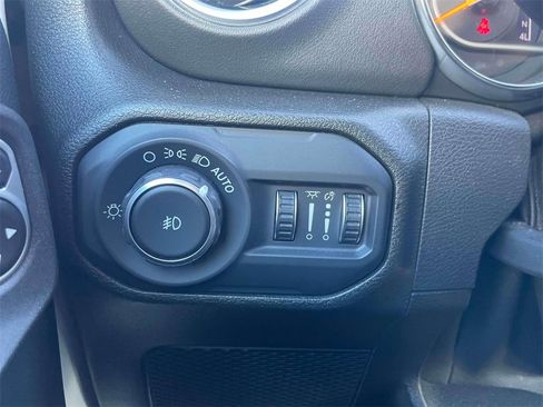 Used 2018 Jeep Wrangler Unlimited Sahara image 20