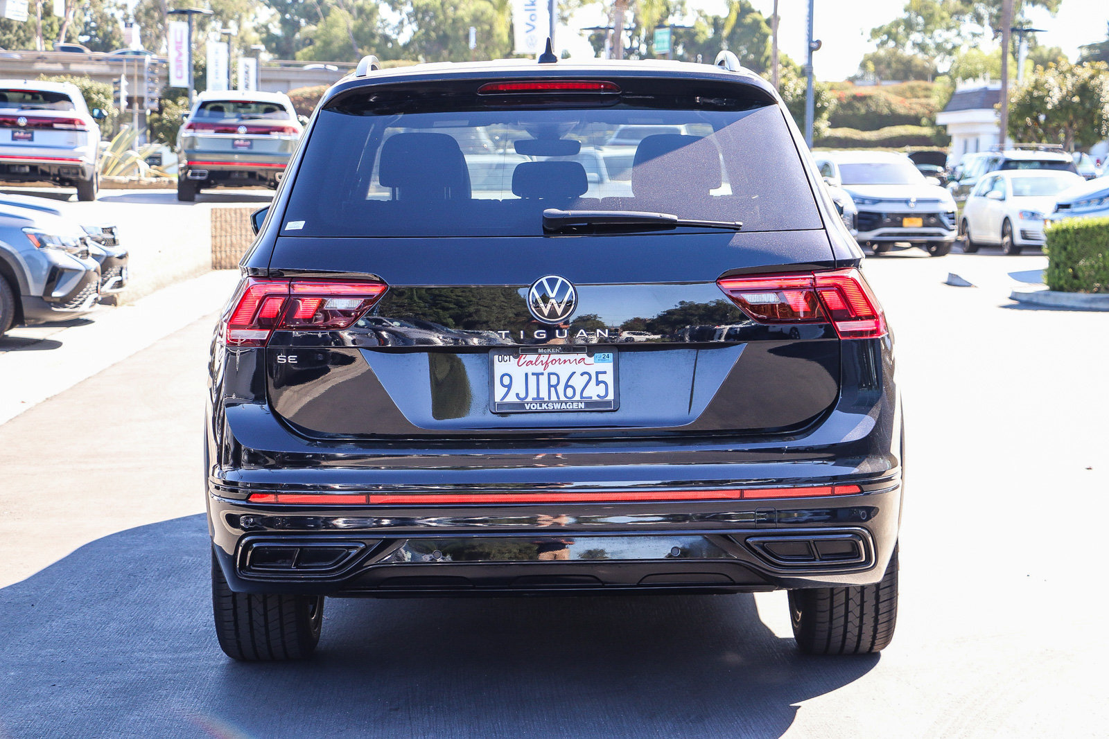 Used 2023 Volkswagen Tiguan SE R-Line FWD image 7