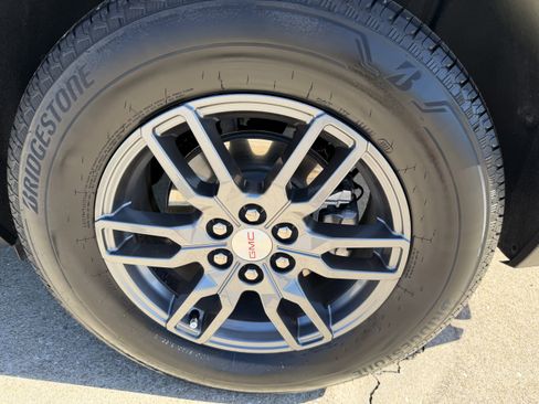 Used 2025 GMC Acadia Elevation image 33