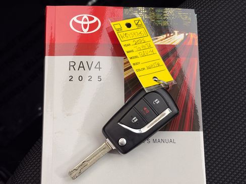 Used 2025 Toyota RAV4 LE AWD/4WD image 32