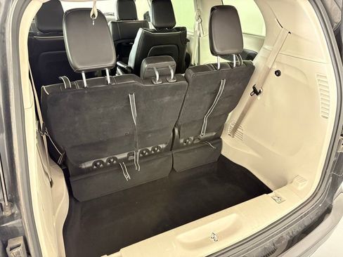 Used 2023 Chrysler Pacifica Limited image 41