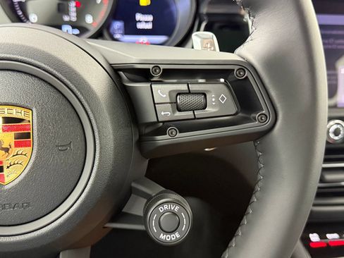 Certified 2026 Porsche Macan AWD/4WD image 27