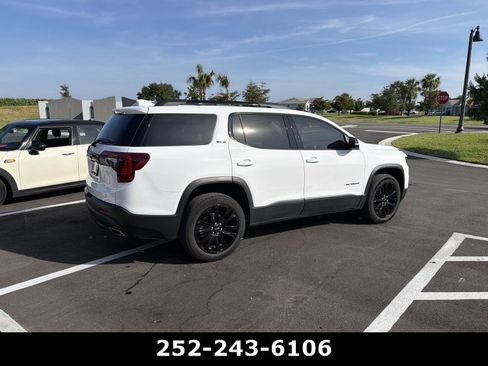 Used 2023 GMC Acadia SLE w/ Driver Convenience Package FWD image 3
