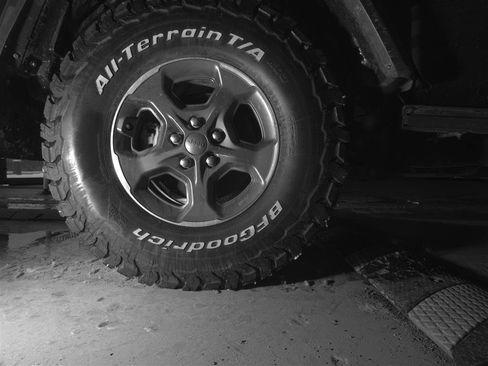 Used 2022 Jeep Gladiator Rubicon w/ Dual Top Group image 12