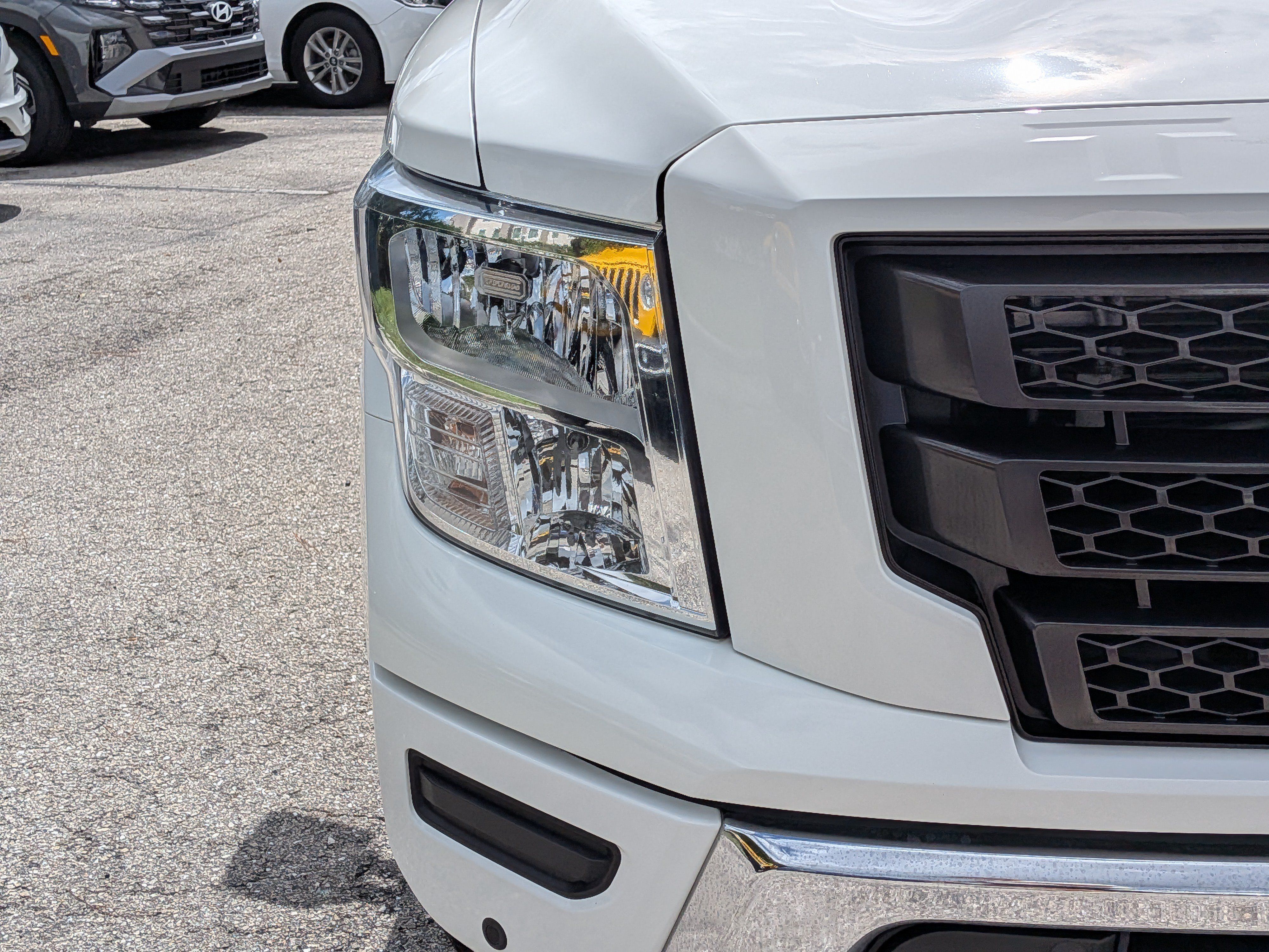 Used 2024 Nissan Titan SV w/ SV Convenience Package RWD image 10