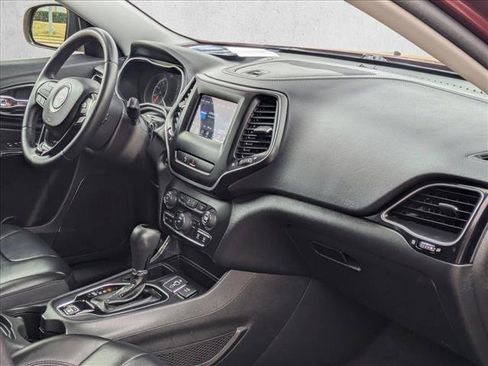 Used 2020 Jeep Cherokee Latitude Plus image 20