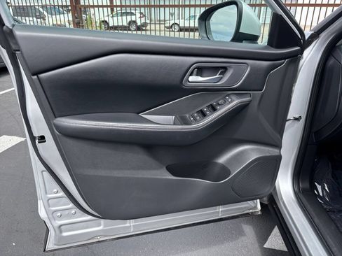 Used 2025 Nissan Rogue SV AWD/4WD image 18