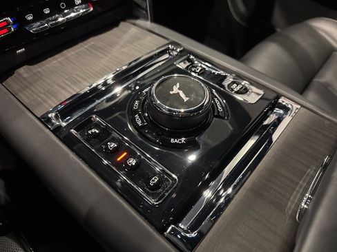 Used 2020 Rolls-Royce Cullinan image 38