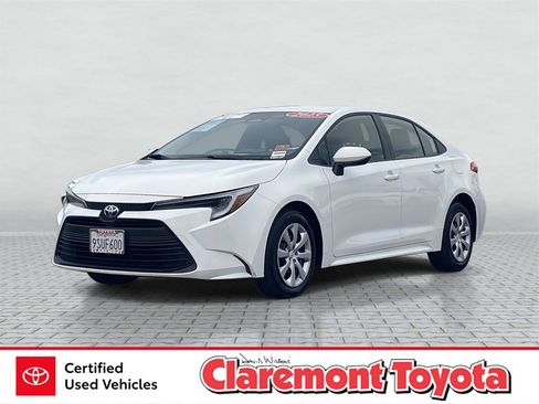 Certified 2025 Toyota Corolla LE image 1