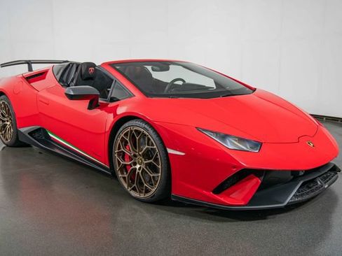 Used 2018 Lamborghini Huracan Performante AWD/4WD image 1