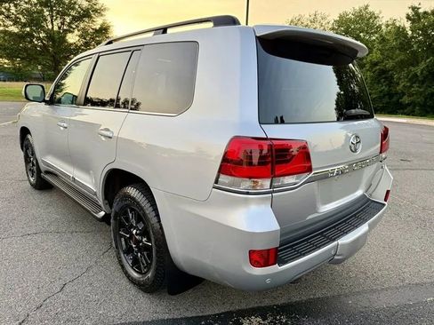 Used 2017 Toyota Land Cruiser image 6