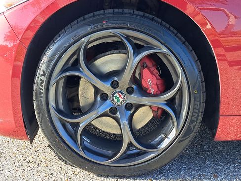 Used 2020 Alfa Romeo Giulia Ti Sport w/ Quick Order Package 22S Sport AWD/4WD image 9
