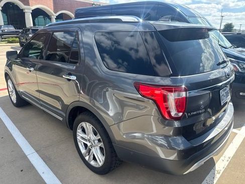 Used 2017 Ford Explorer Limited w/ Equipment Group 301A FWD image 2