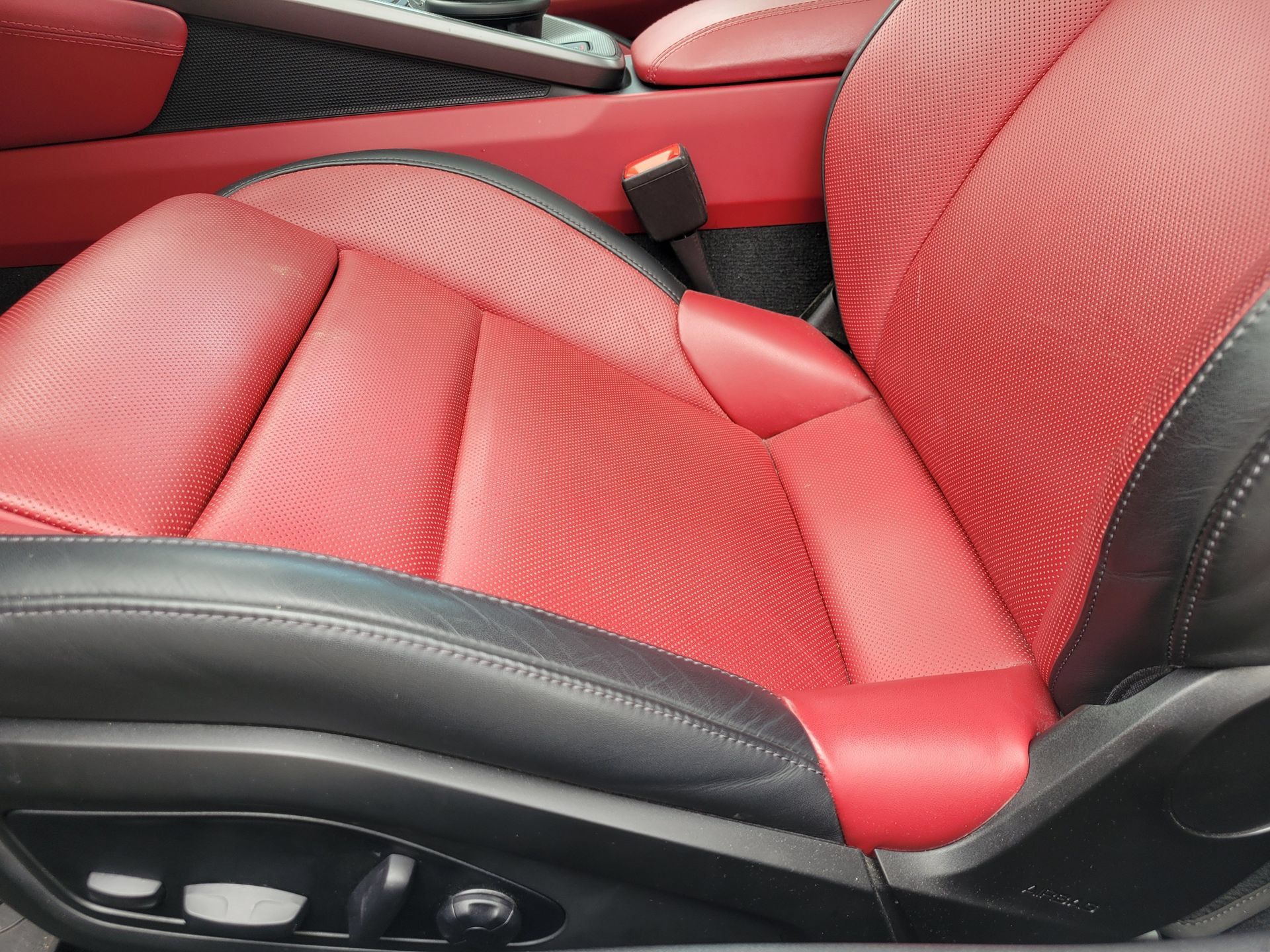 Certified 2025 Porsche 911 Carrera RWD image 26