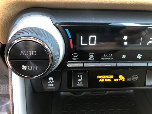Used 2019 Toyota RAV4 XLE w/ Convenience Package AWD/4WD image 15