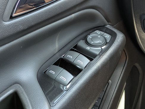 Used 2023 Chevrolet Equinox Premier FWD image 27
