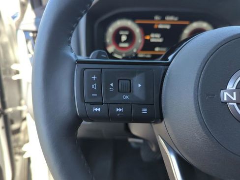 Certified 2022 Nissan Rogue Platinum w/ Head-Up Display Package FWD image 39