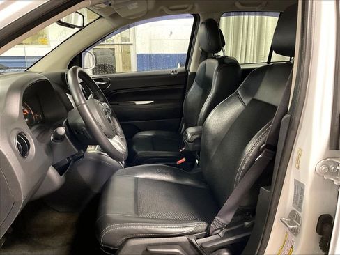 Used 2017 Jeep Compass Latitude AWD/4WD image 9