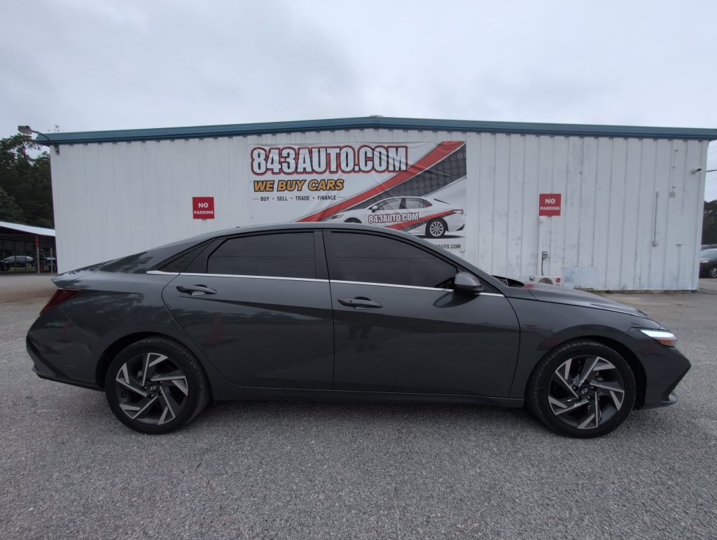 Used 2025 Hyundai Elantra SEL FWD image 9