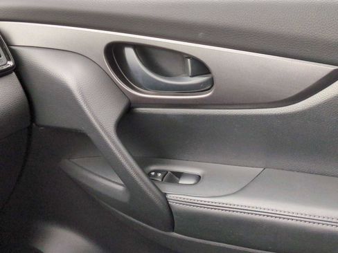 Used 2019 Nissan Rogue Sport S image 36