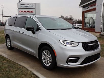 New 2026 Chrysler Pacifica Select
