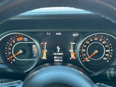 Used 2018 Jeep Wrangler Unlimited Sahara w/ Safety Group AWD/4WD image 55