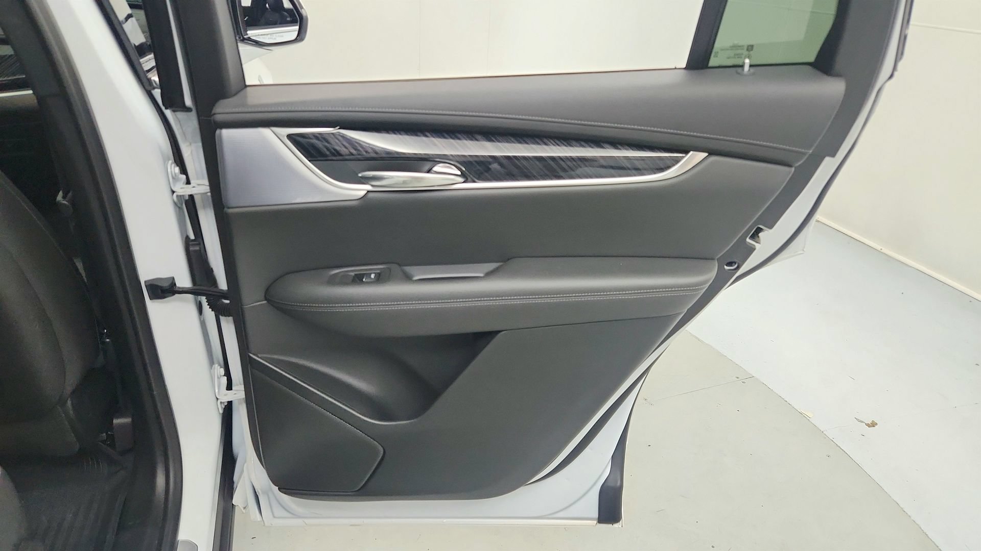 Certified 2024 Cadillac XT6 Premium Luxury w/ LPO, Floor Liner Package AWD/4WD image 27