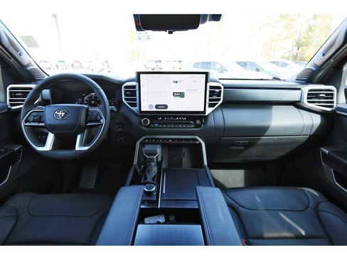 Used 2025 Toyota Sequoia Platinum image 7