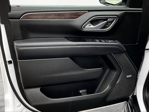 Used 2022 Chevrolet Suburban LT AWD/4WD image 20