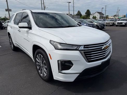 Certified 2022 Chevrolet Traverse Premier FWD image 1