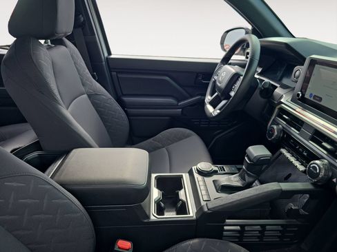 Certified 2025 Toyota Tacoma SR5 AWD/4WD image 15
