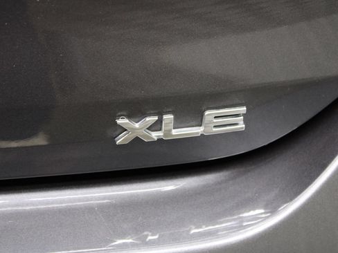 Used 2021 Toyota Highlander XLE AWD/4WD image 48