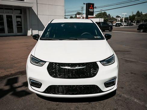 Used 2026 Chrysler Pacifica Select FWD image 2