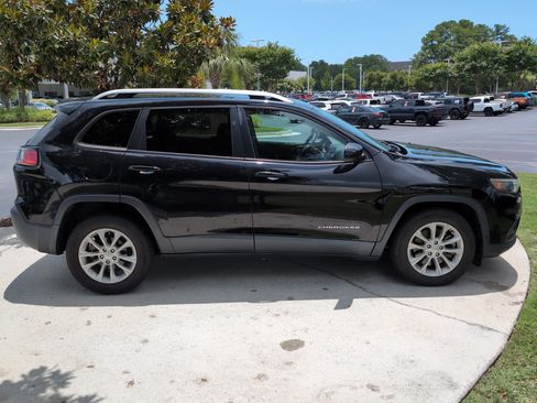 Used 2020 Jeep Cherokee Latitude FWD image 11