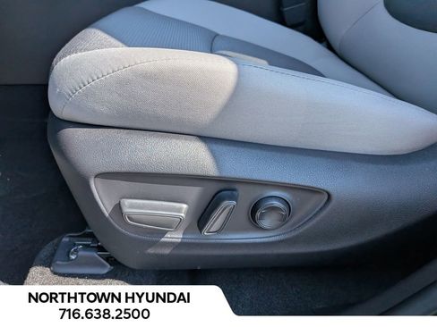 Used 2025 Toyota RAV4 XLE AWD/4WD image 30