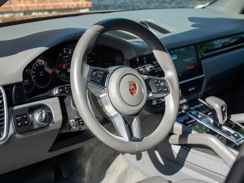 Used 2020 Porsche Cayenne w/ Premium Package AWD/4WD image 20
