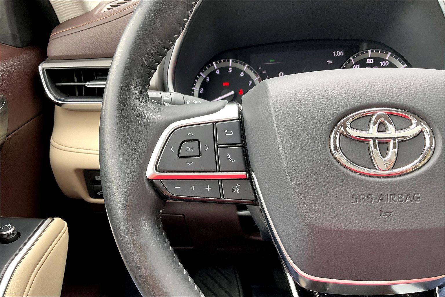 Used 2021 Toyota Highlander Limited AWD/4WD image 18